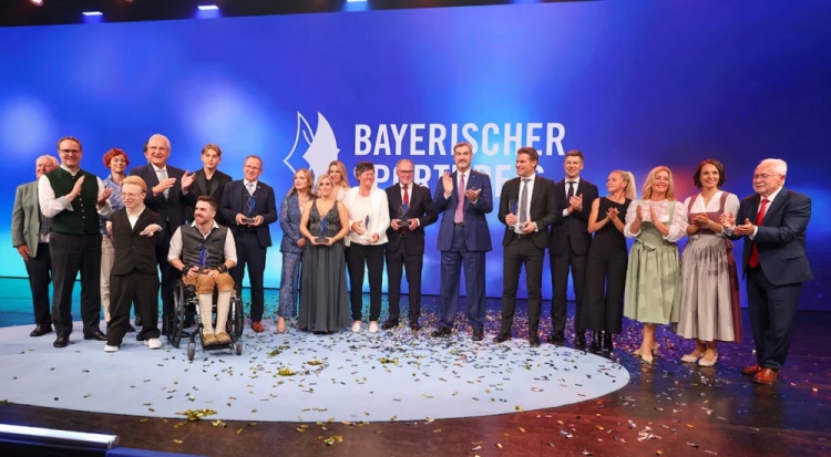 丹纳和梅兰, 多样性和社, 拜仁官网消 丹纳和梅兰, 多样性和社, 拜仁官网消